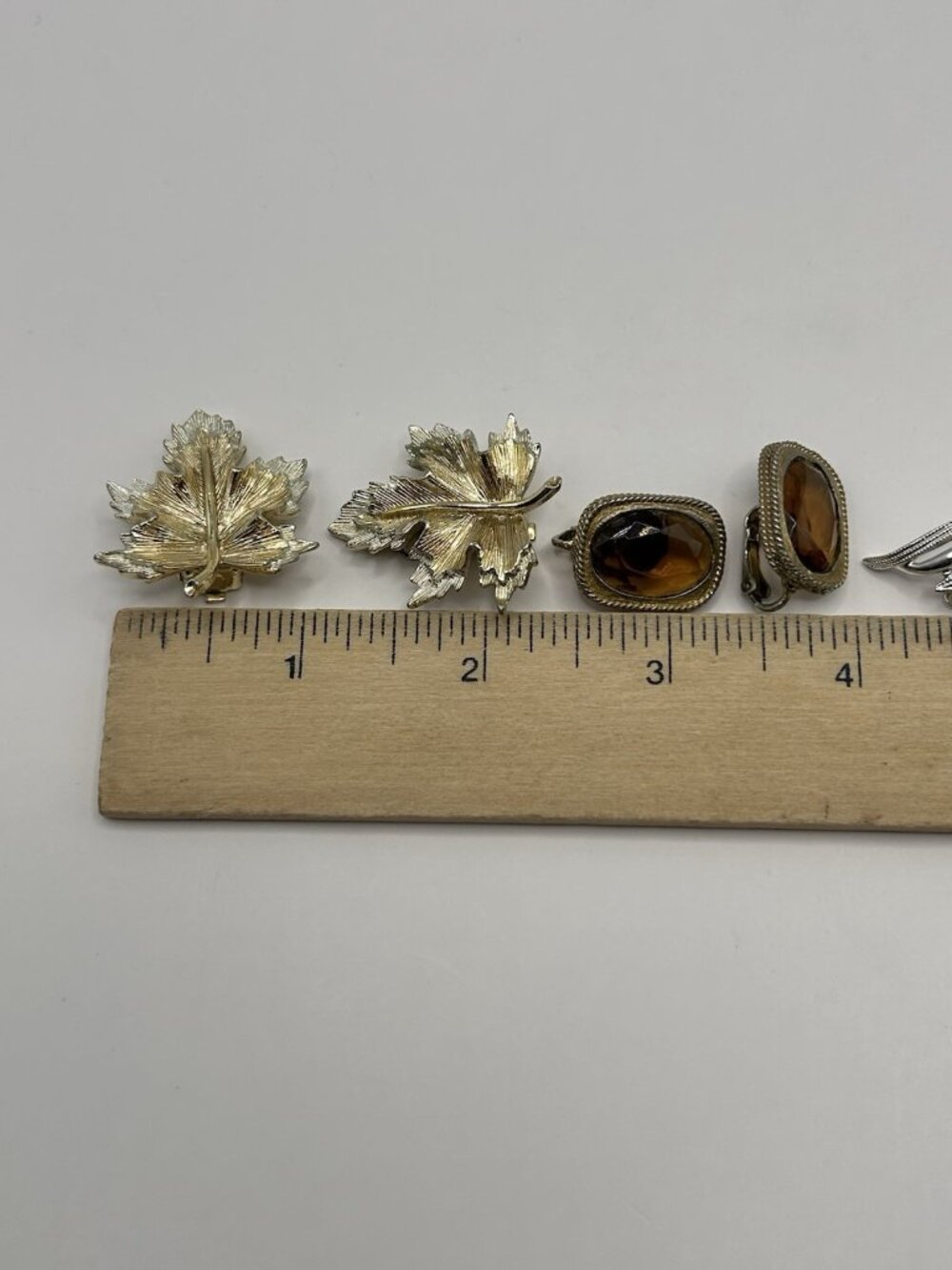 Vintage Sarah Coventry Clip On Earrings Set of 4 Mixed Designs Jewelry Leaves - Picture 11 of 12
